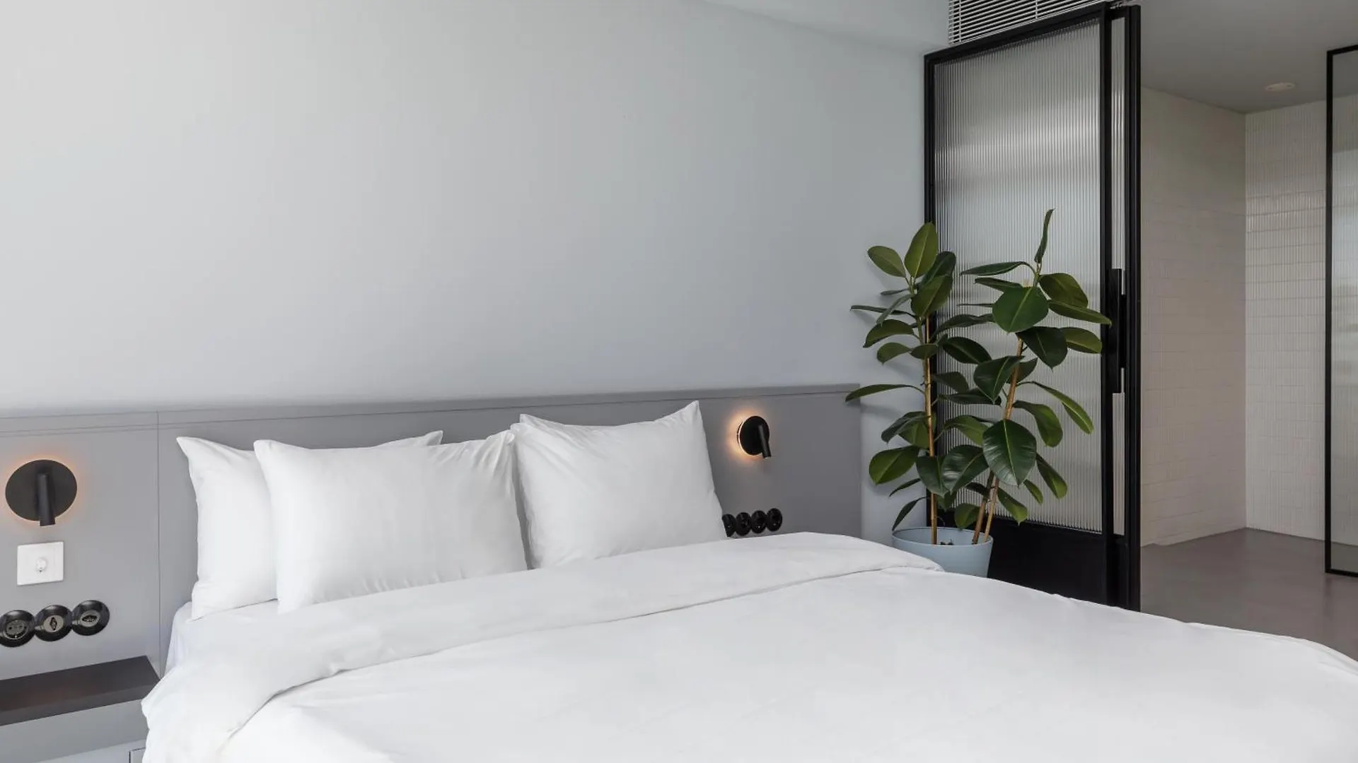 Nero Luxury Suites By Zennova Thessaloniki Apartment