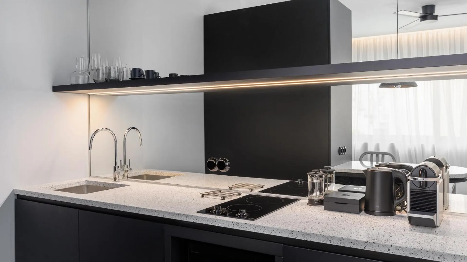 Nero Luxury Suites By Zennova Thessaloniki