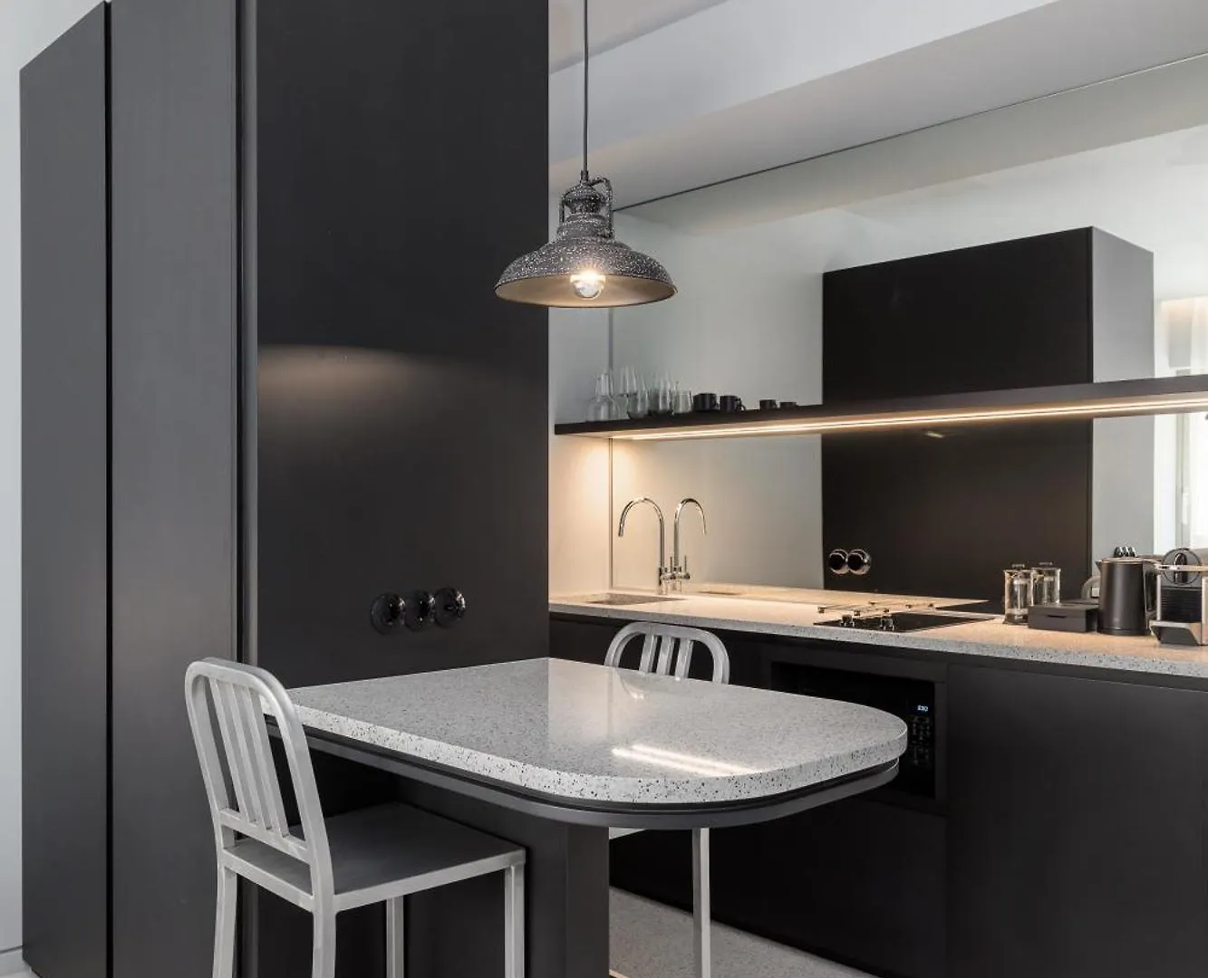 Apartment Nero Luxury Suites By Zennova Thessaloniki Greece